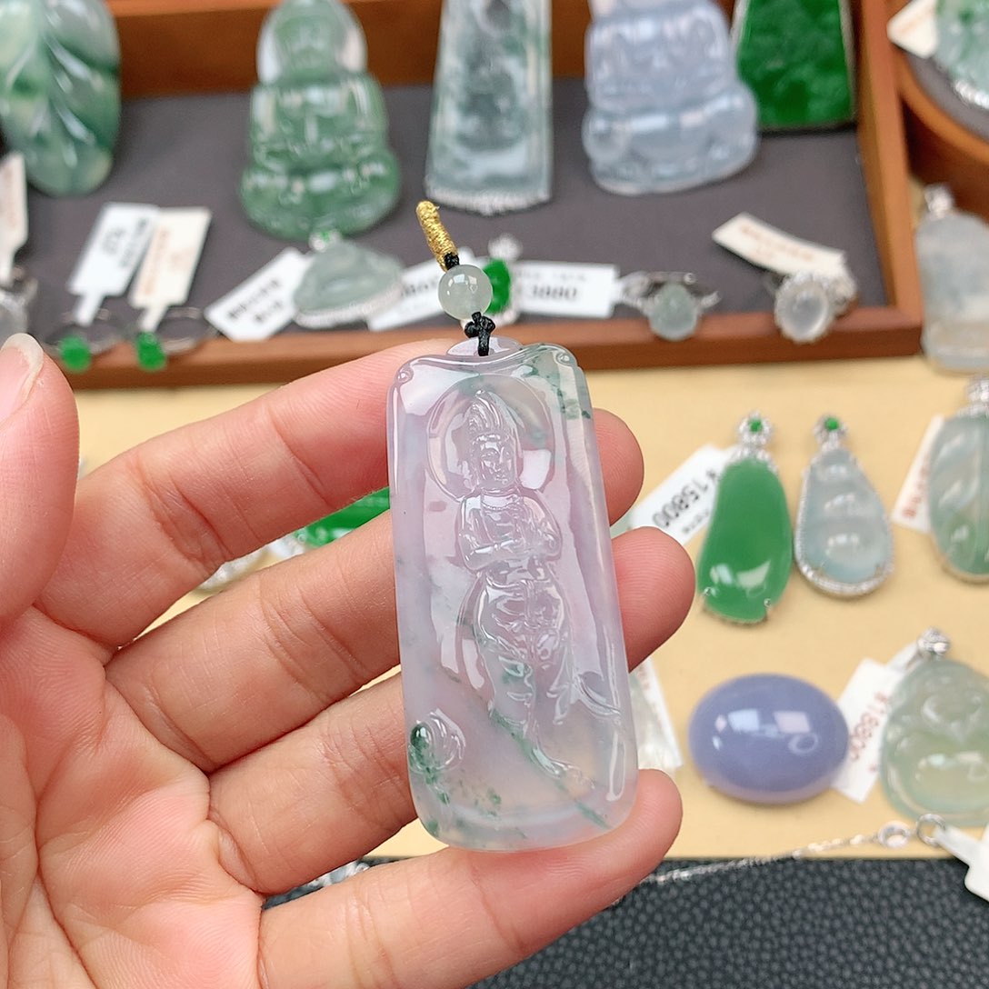 翡翠颈饰未镶嵌观音牌