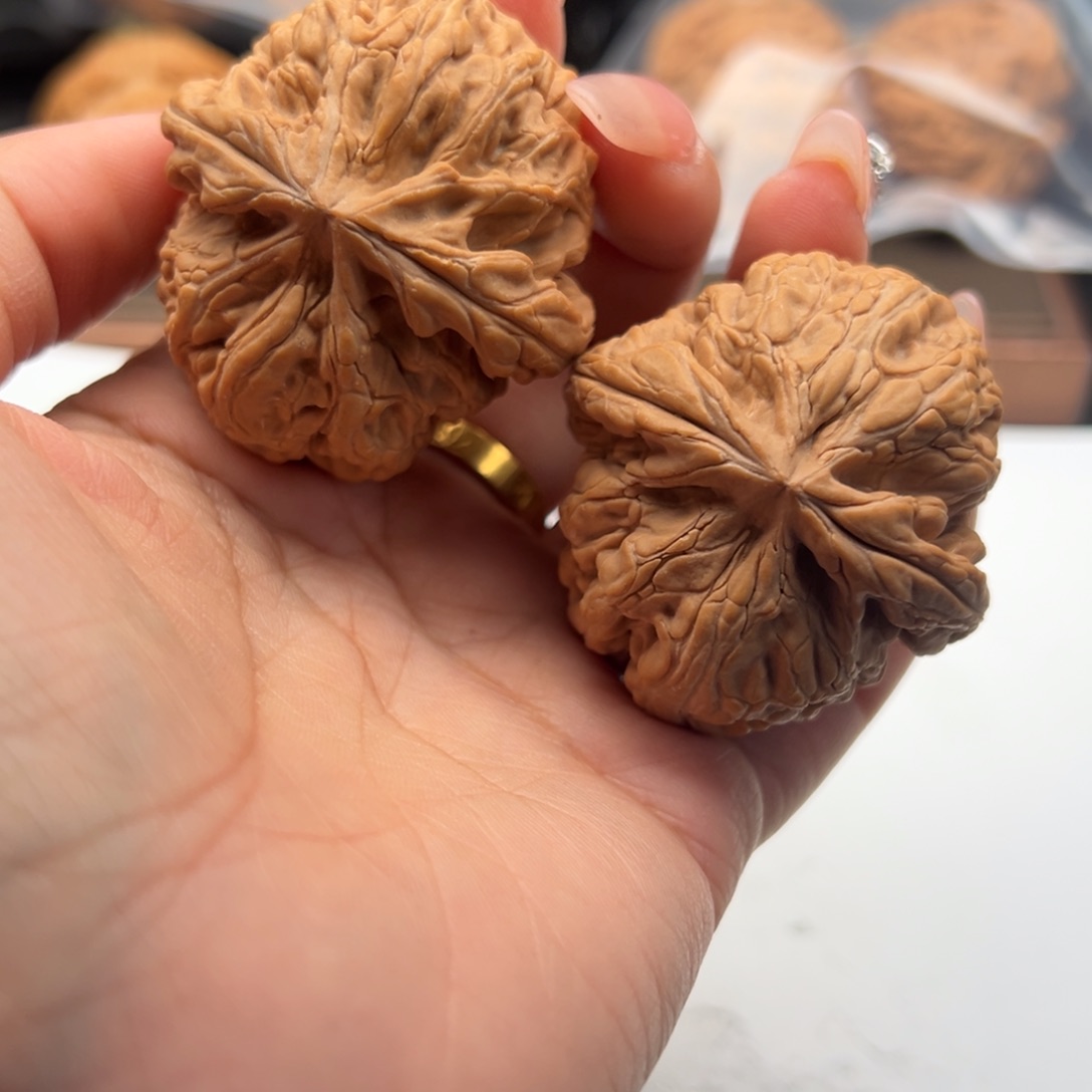 文玩核桃把件红锦鲤47