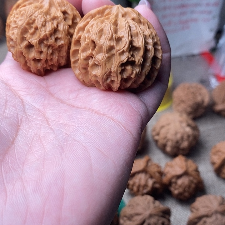 文玩核桃吊坠苹果园