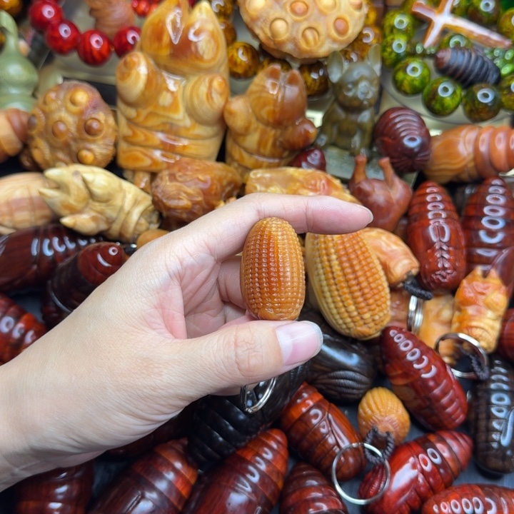 松木琥珀木文玩把件