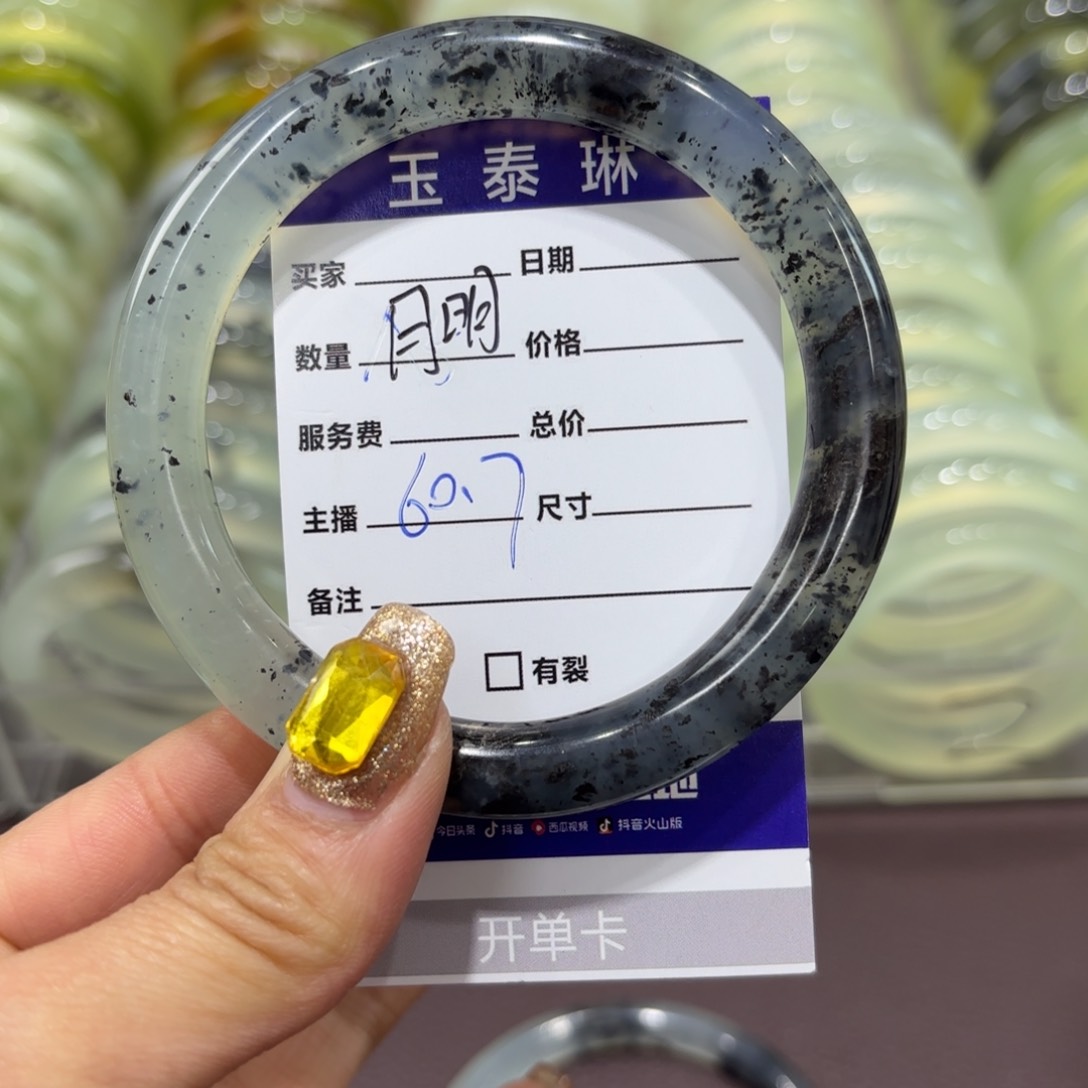 岫玉手镯未镶嵌月*天然