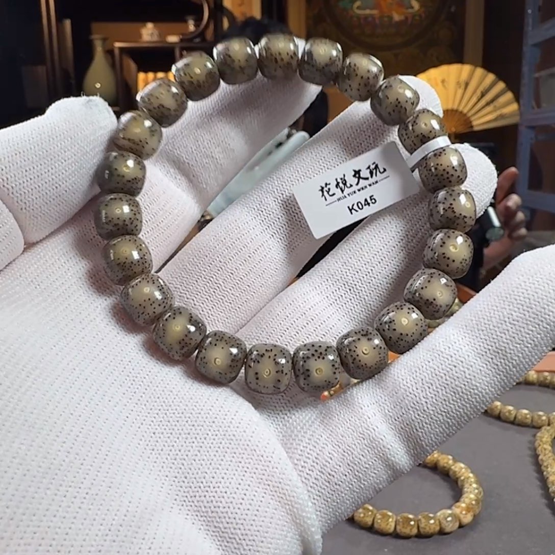 手串星月菩提10x9 糯冰黑冰冰透 K045