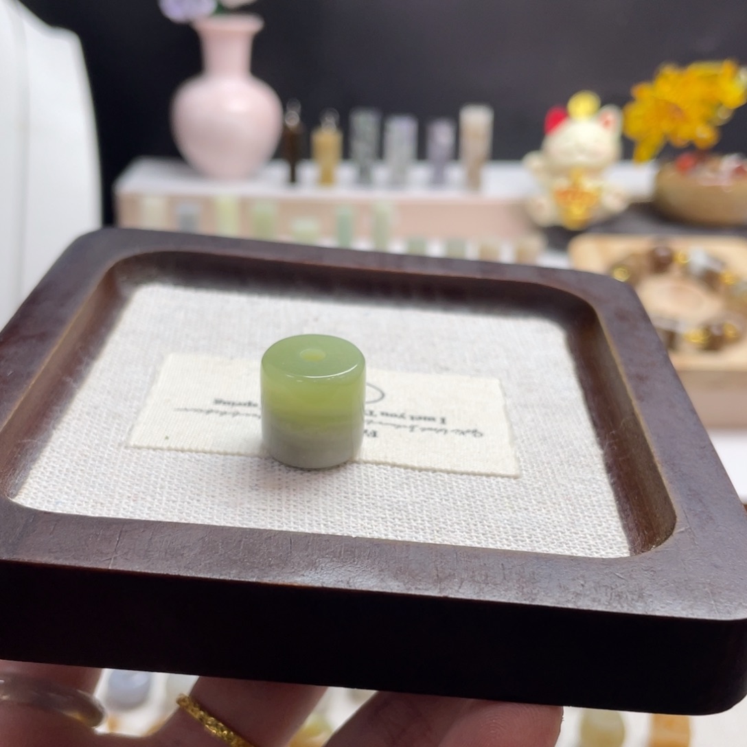 石***作和田玉未镶嵌颈饰