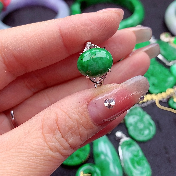 翡翠颈饰银S925镶嵌翡翠