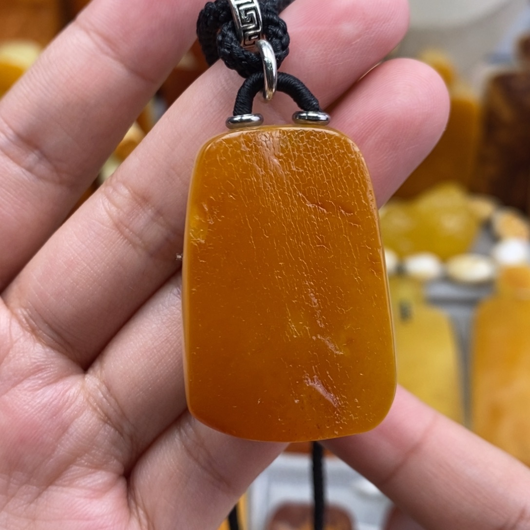 琥珀吊坠(赠链)未镶嵌
