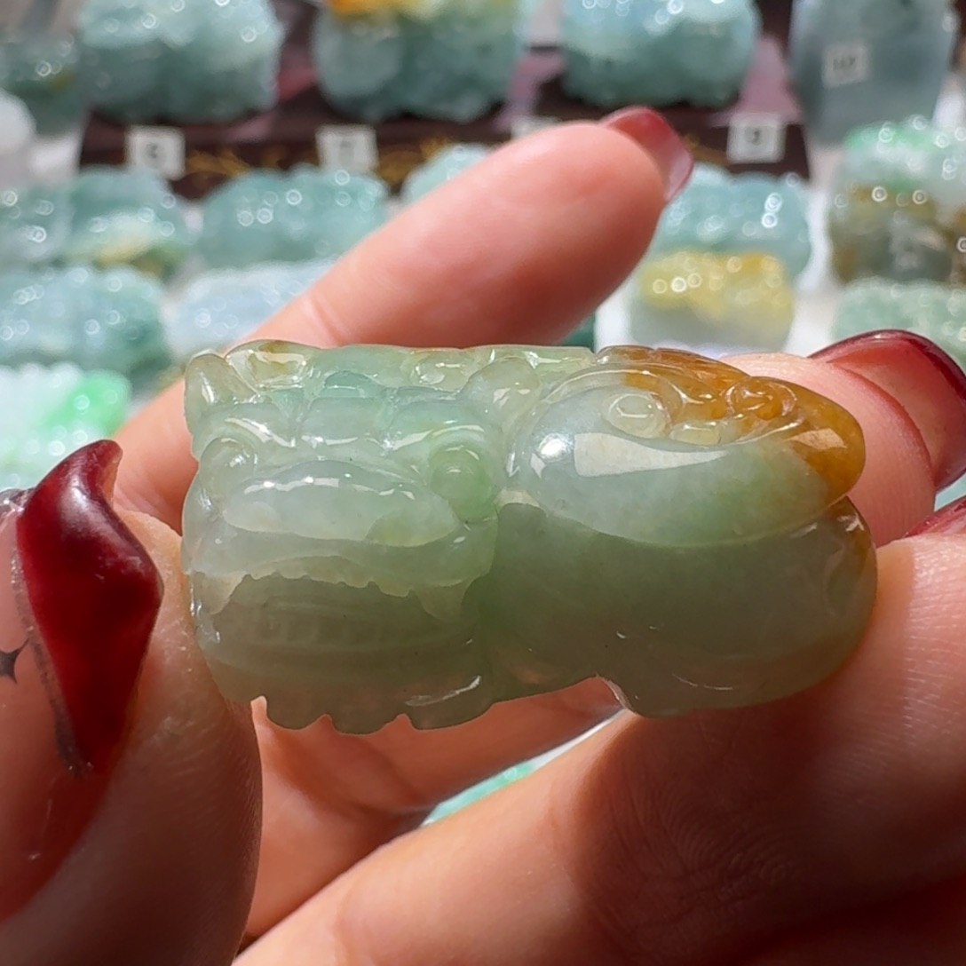 定制翡翠未镶嵌貔貅