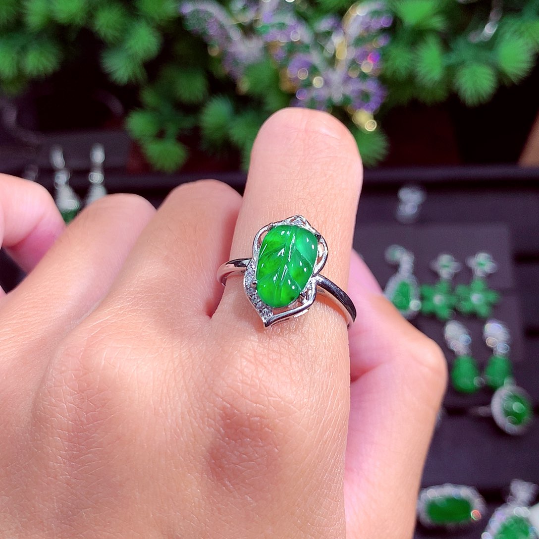 颈饰未镶嵌翡翠天然