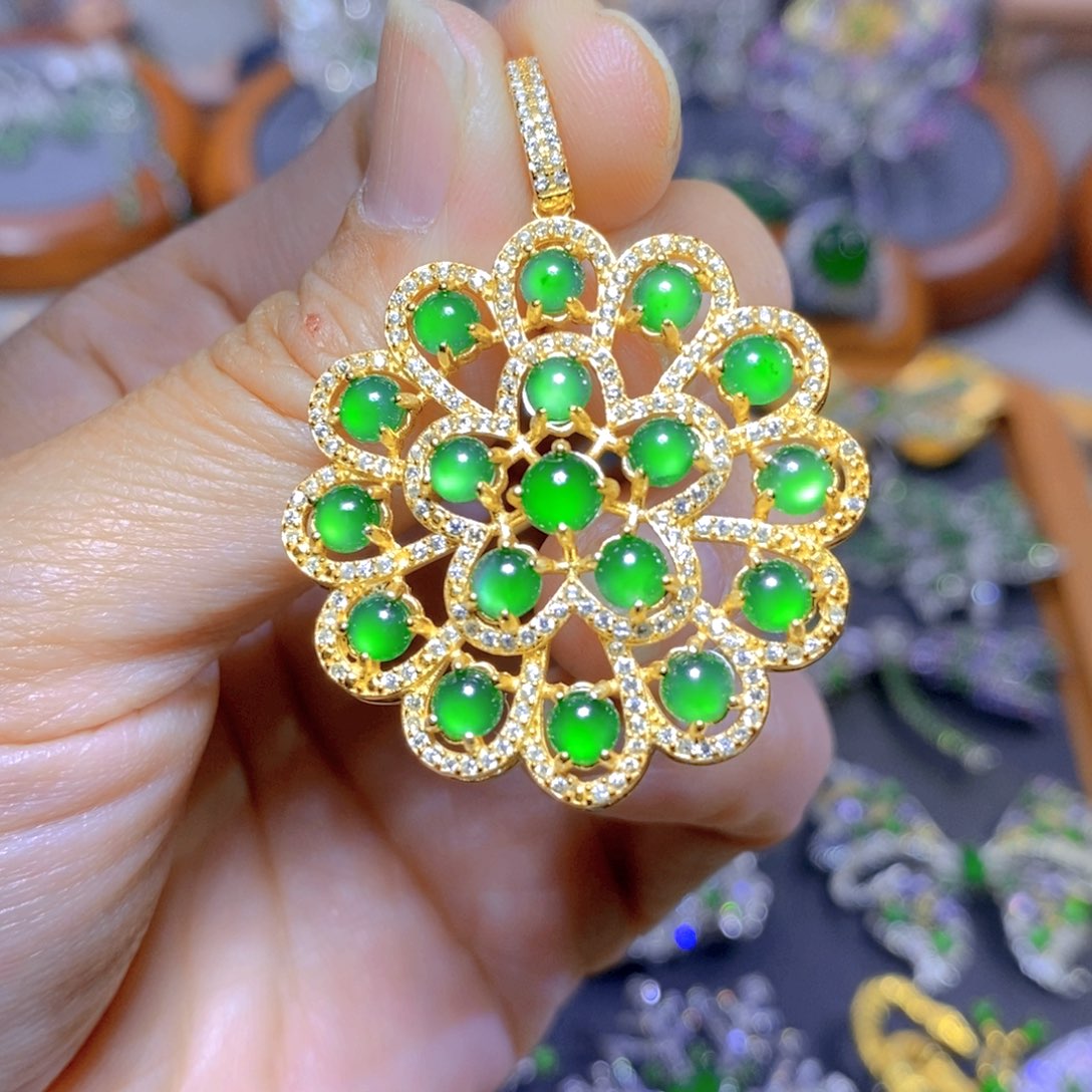 翡翠颈饰银S925镶嵌天然翡翠