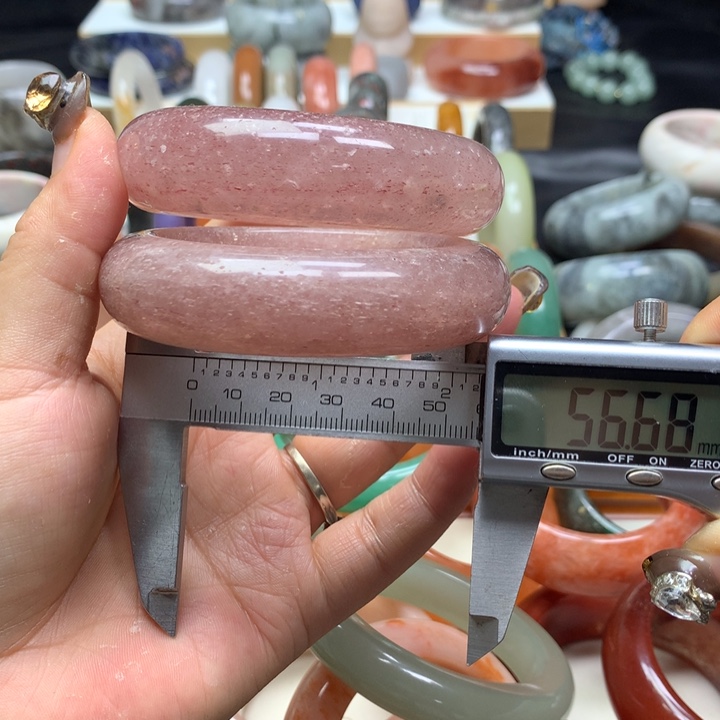 未镶嵌手镯石英质玉