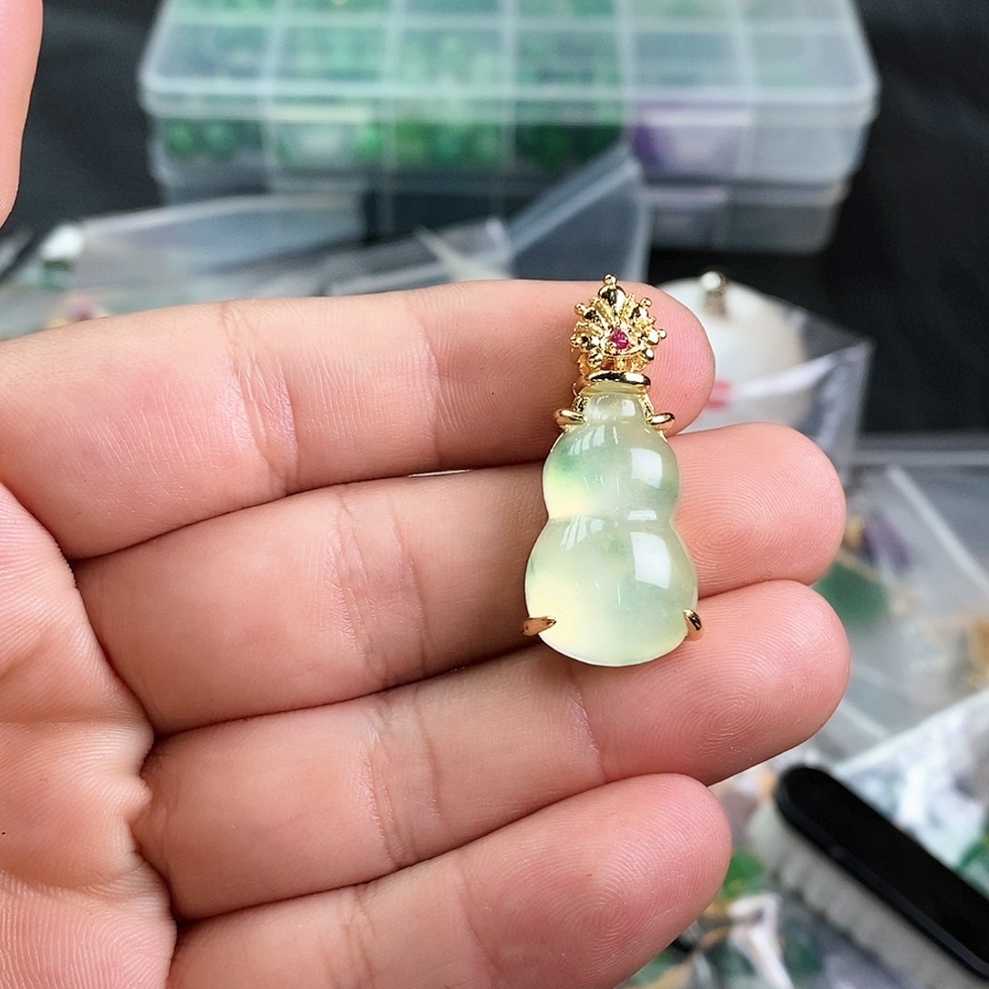 只买单纯的吊坠，没带链子，属的性质。