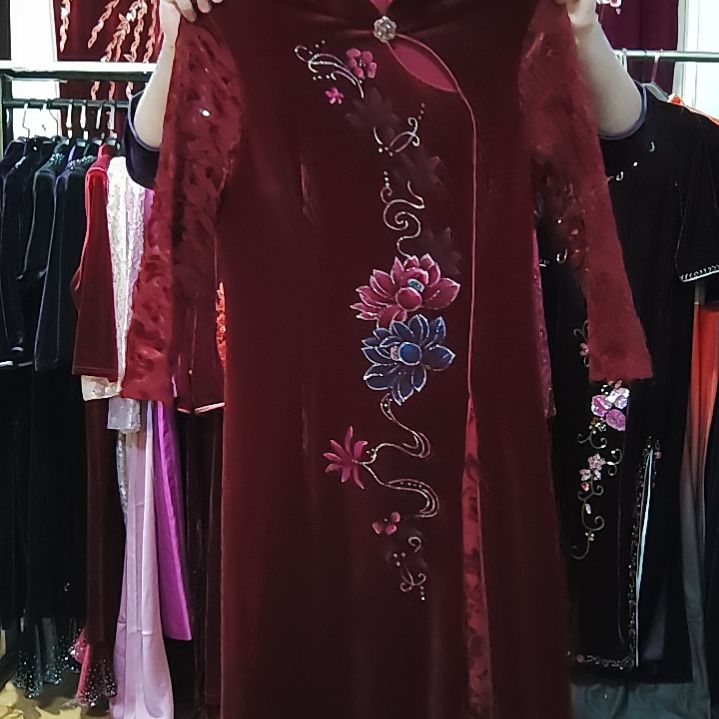 酒红色金丝绒拼接蕾丝中长改良旗袍裙l码95-110斤左右