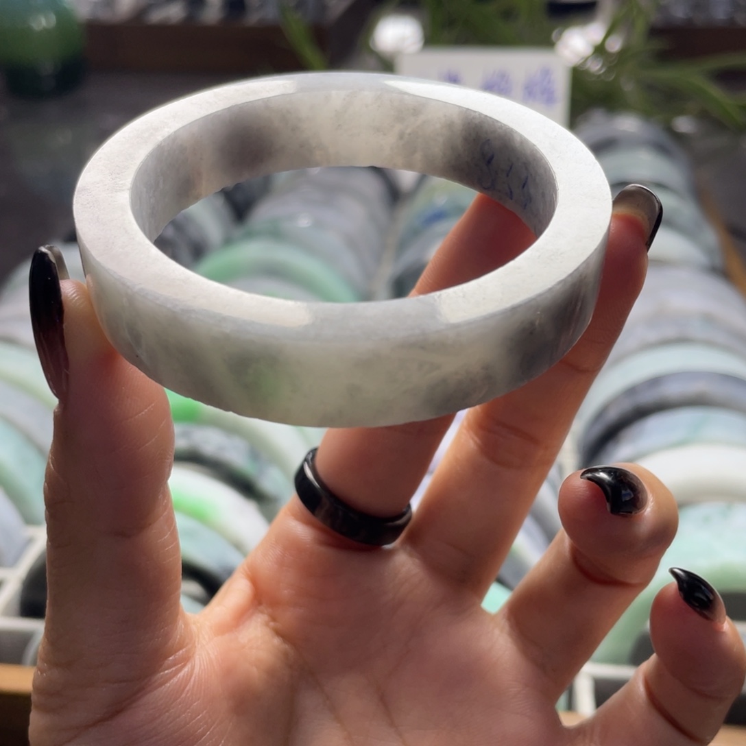 定制翡翠未镶嵌翡翠手镯