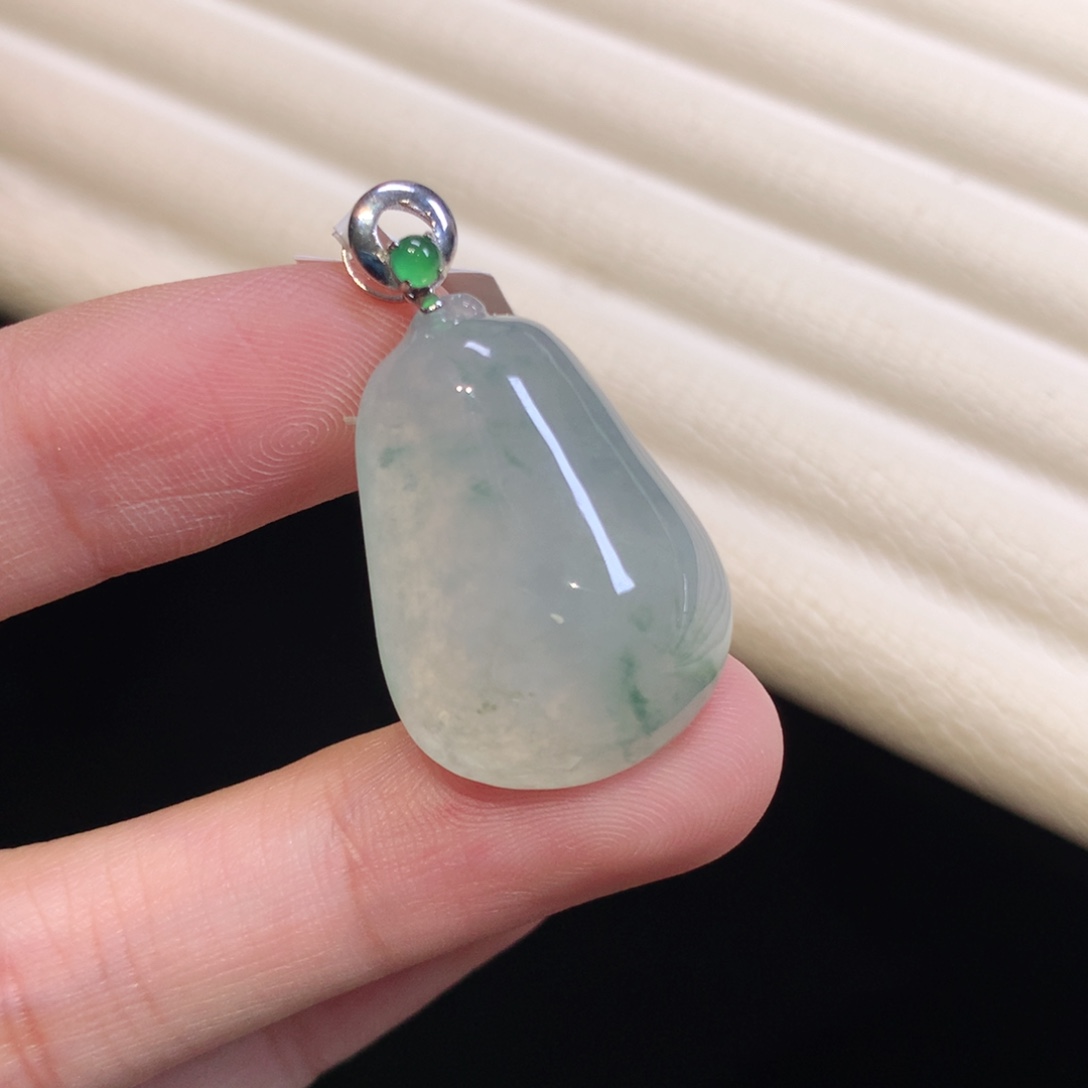 翡翠颈饰18K金镶嵌瓜