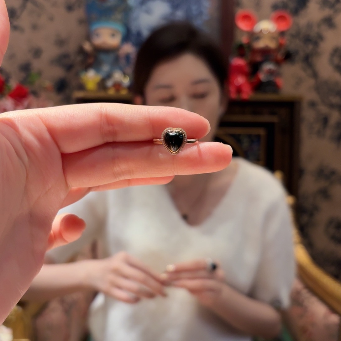 翡翠戒指18K金镶嵌戒指