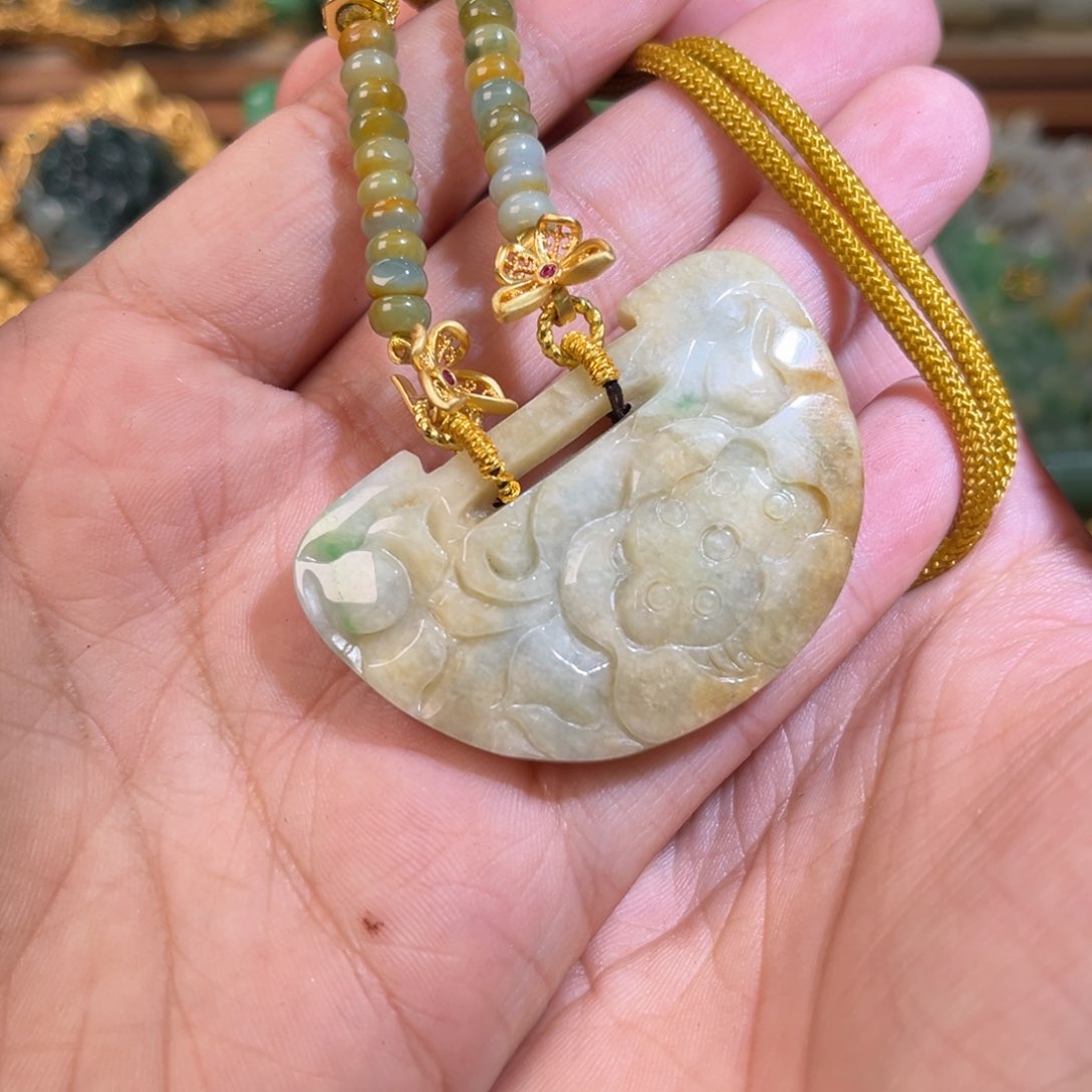 翡翠颈饰未镶嵌带编织