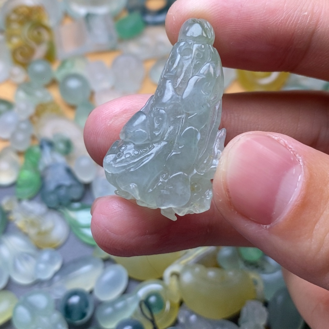 定制翡翠未镶嵌挂件