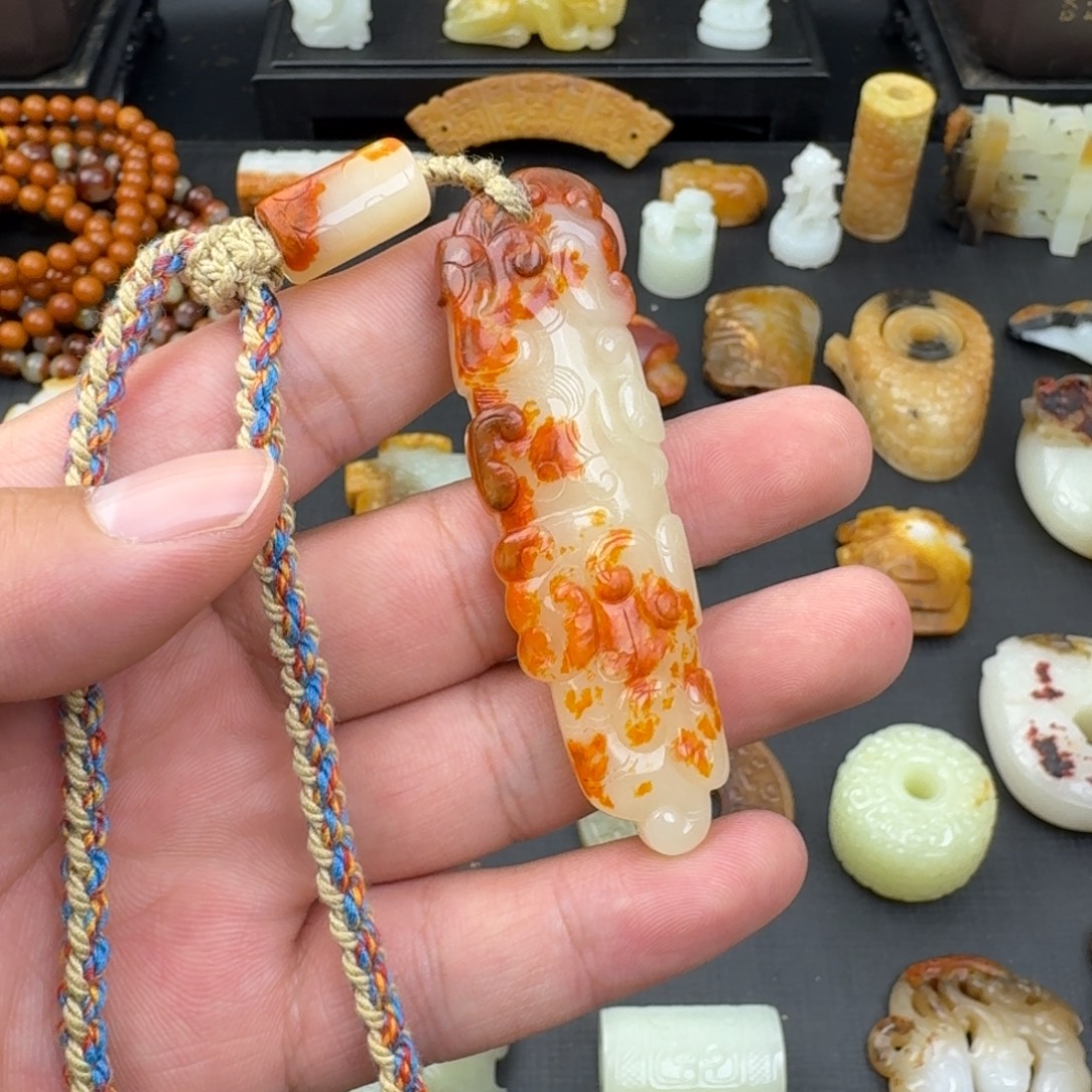 谦***仪和田玉未镶嵌颈饰