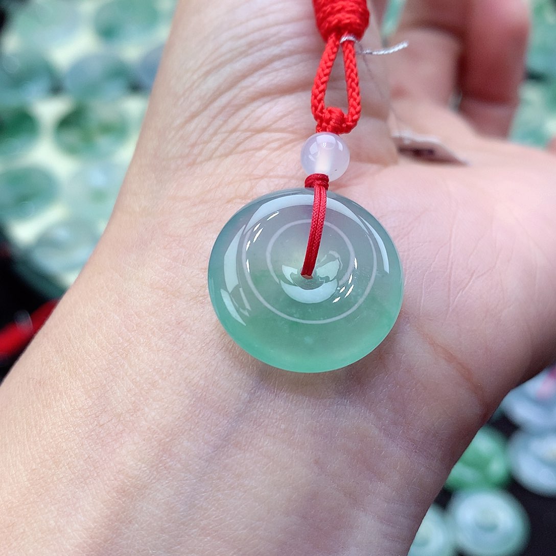 翡翠颈饰未镶嵌编号115。尺寸19.7-5.8