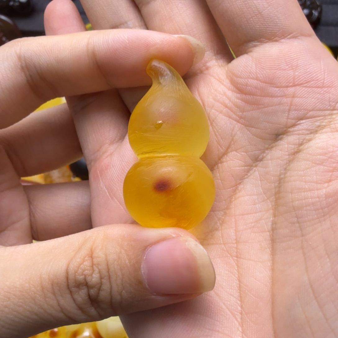 蜜蜡未镶嵌珠宝奇石