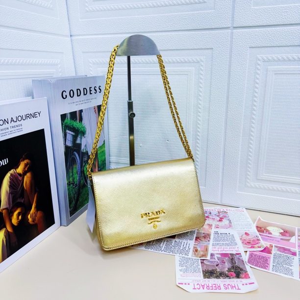 95新 Prada/普拉达 金色链条单肩斜挎包