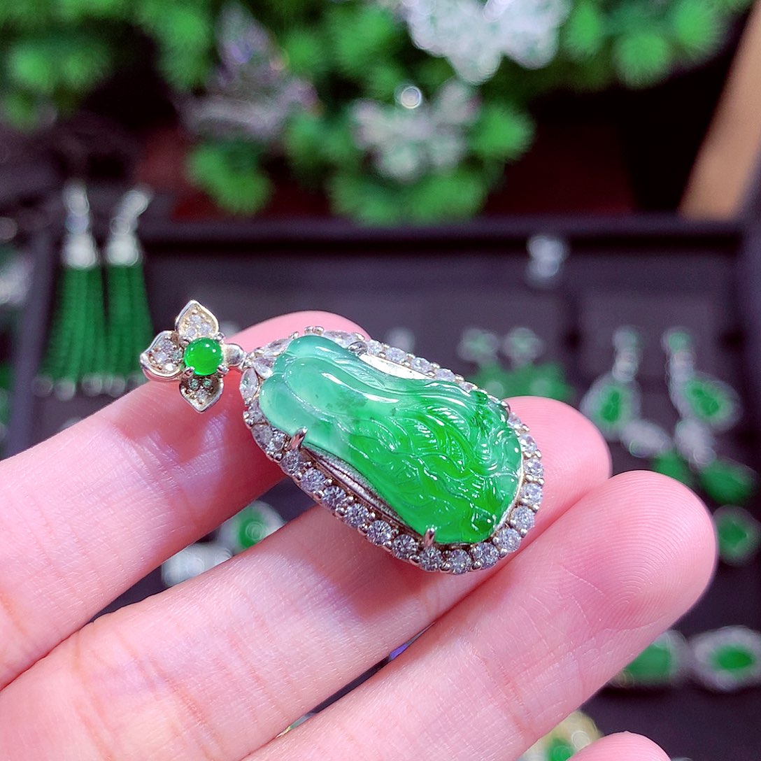 颈饰未镶嵌翡翠天然