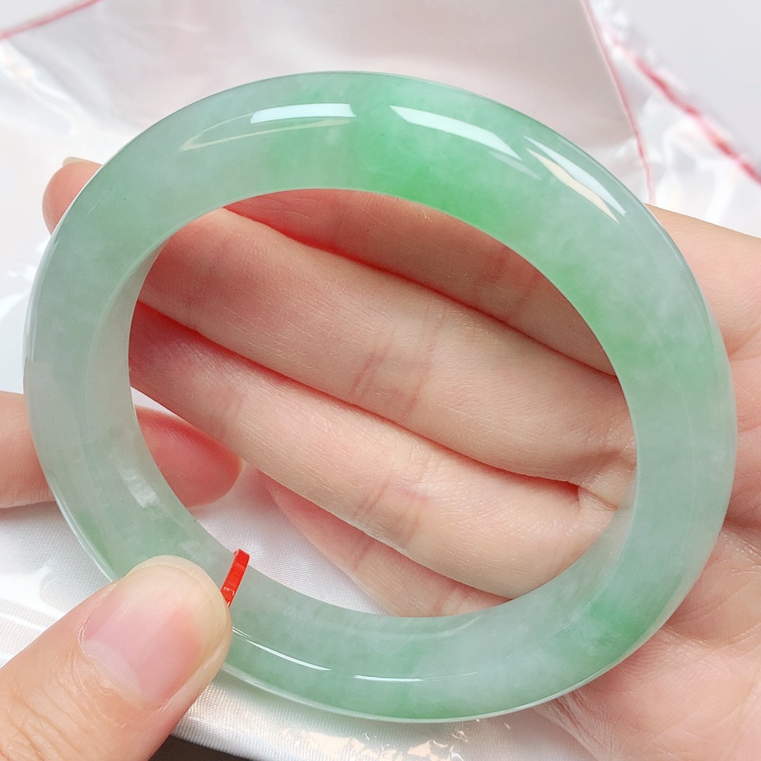 翡翠手镯未镶嵌抖音576