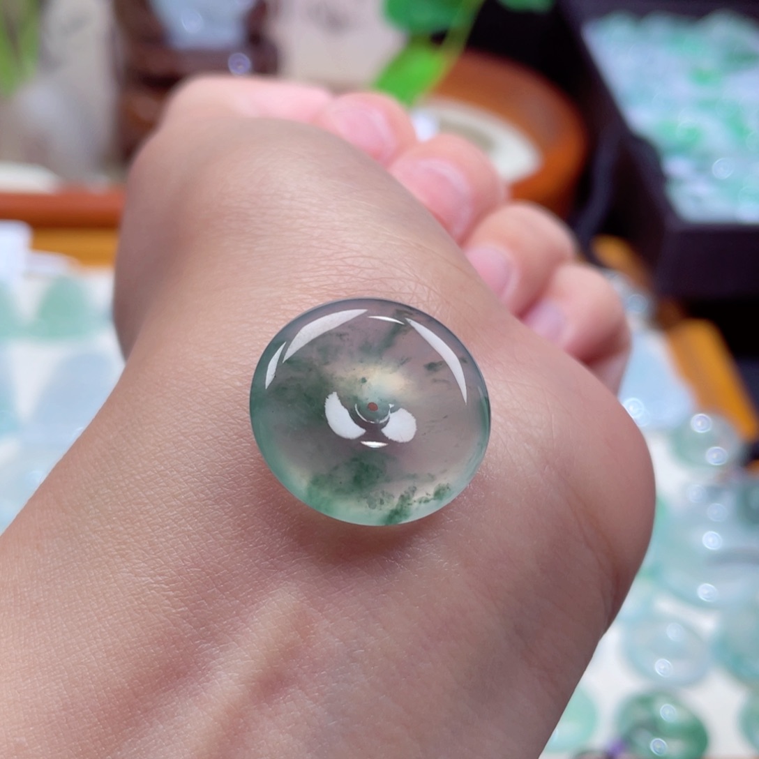 翡翠颈饰未镶嵌扣子