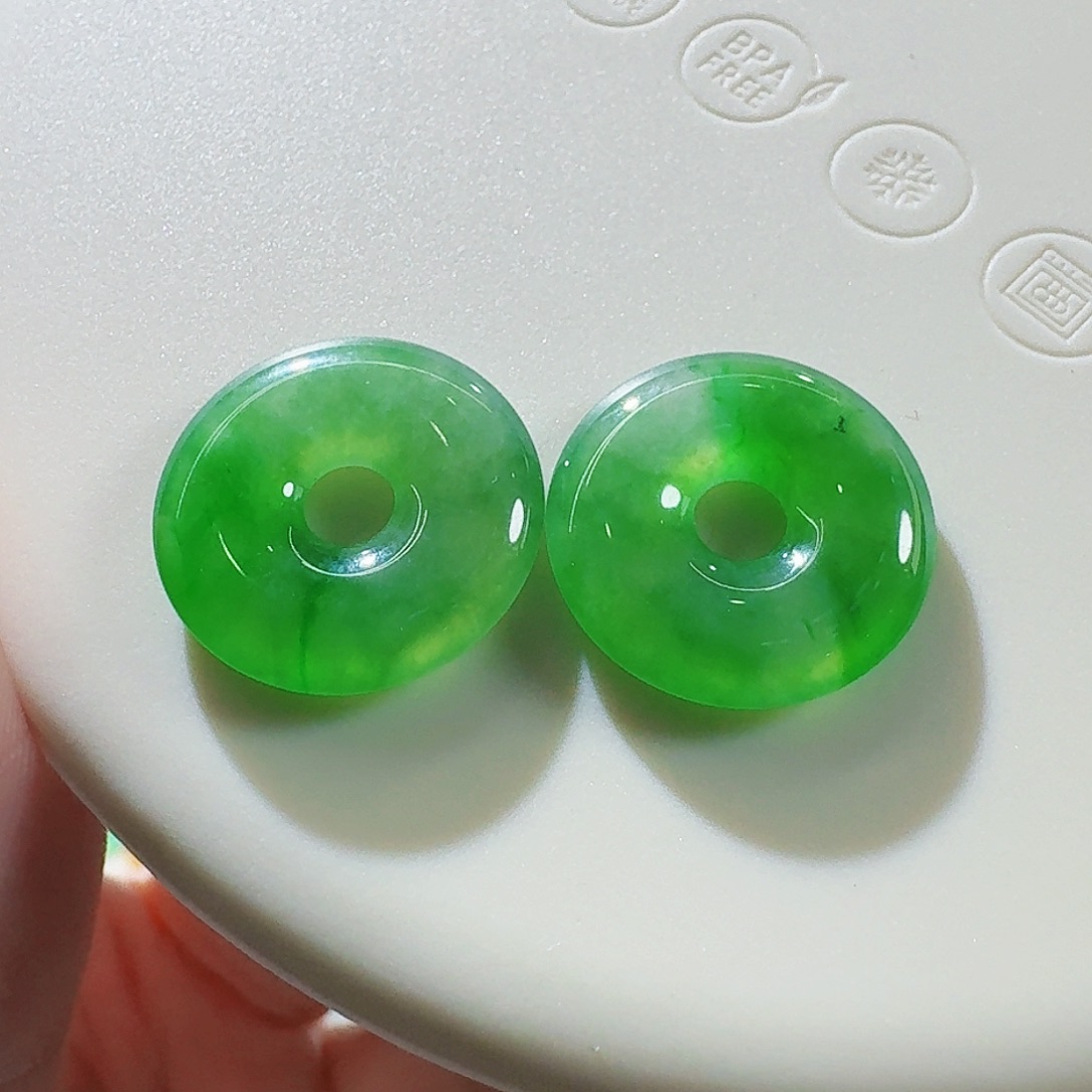 翡翠颈饰未镶嵌甜甜圈一对