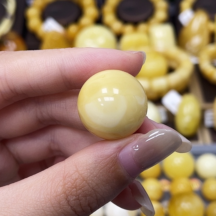 琥珀未镶嵌裸石19.5mm瑕 4-5