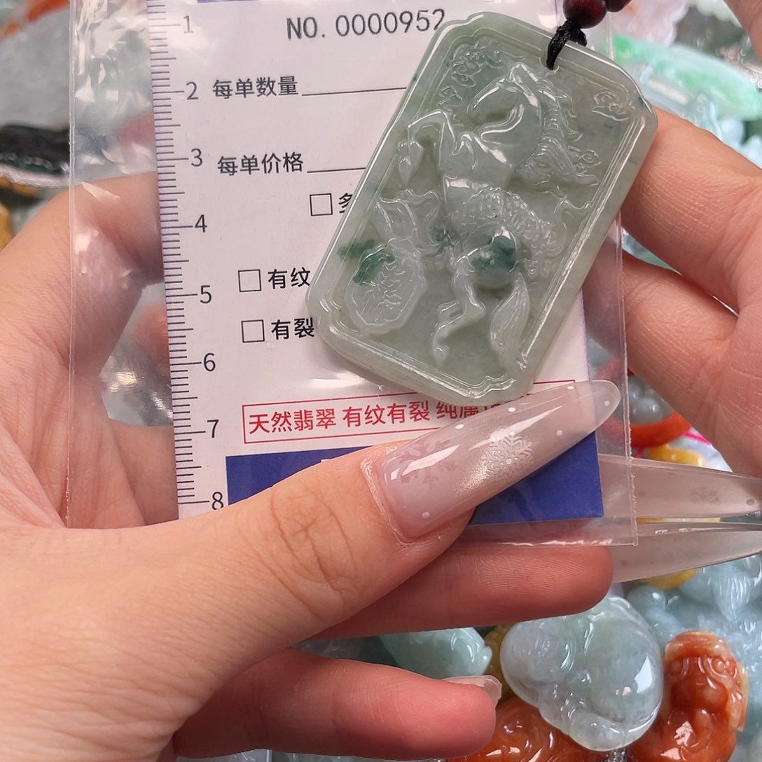 翡翠未镶嵌颈饰Hhh