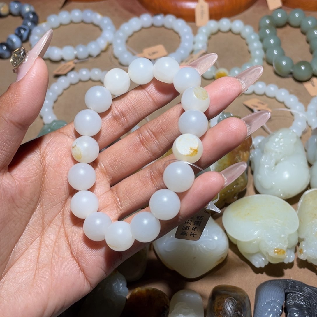 和田玉卡12圆珠未镶嵌小***跑