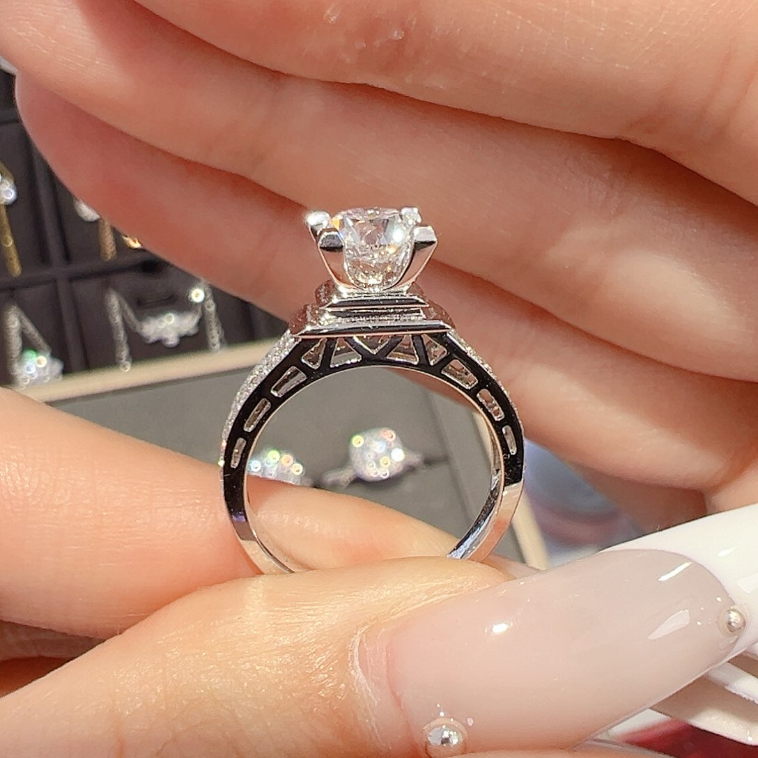 实验室培育钻石18K金镶嵌1.009ct 11圈