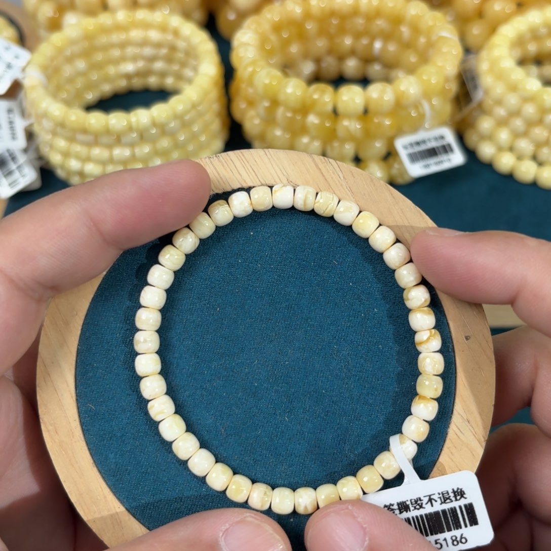 琥珀未镶嵌裸石0080000000