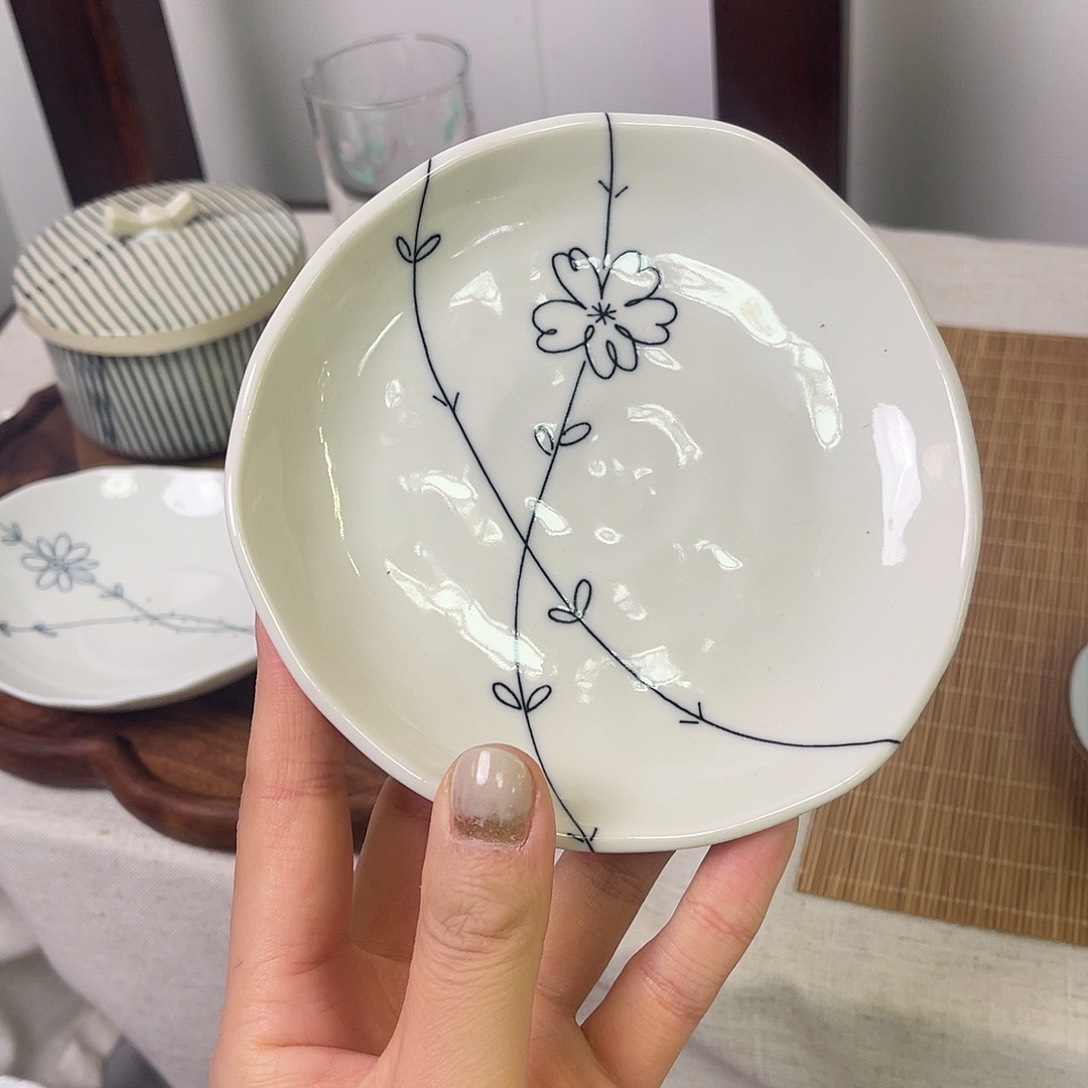 瓷片小花线条三角盘5