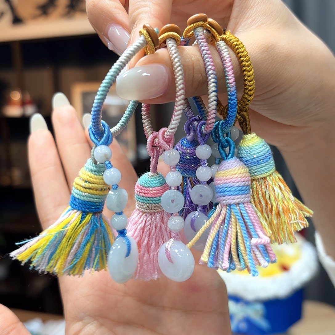 翡翠未镶嵌颈饰多样性发一