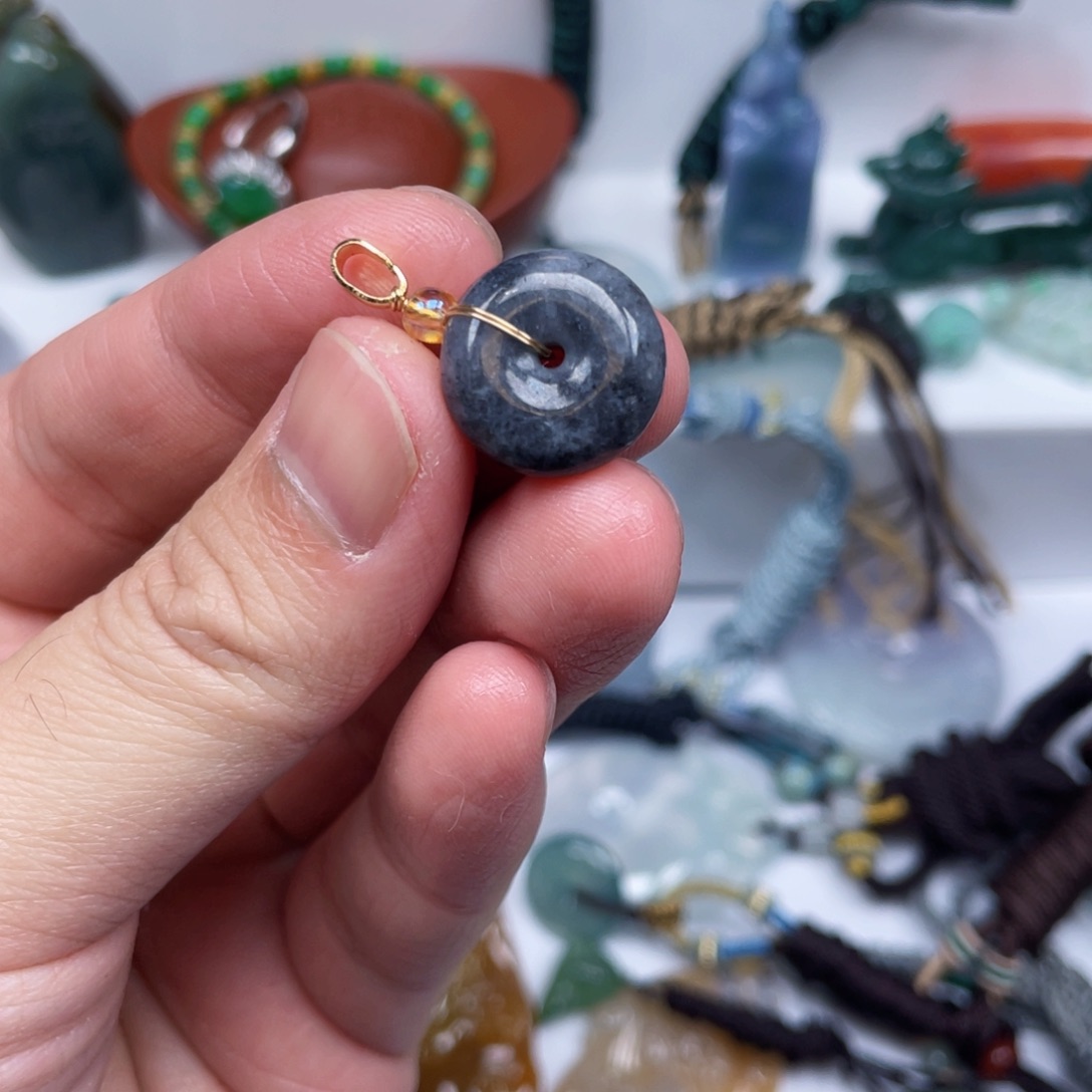 翡翠摆件未镶嵌平安扣