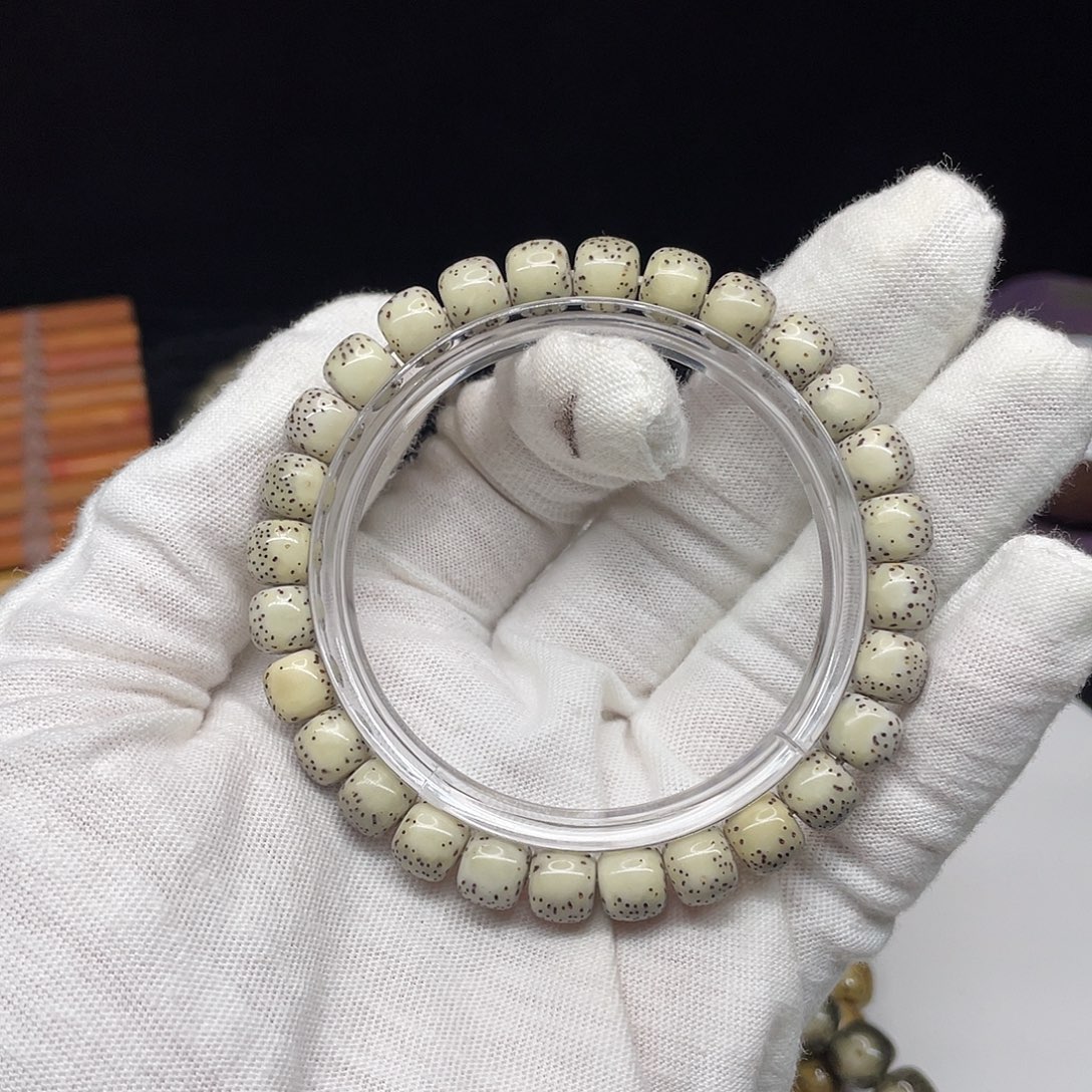 星月菩提吊坠14。8/7灰背糯冰河豚