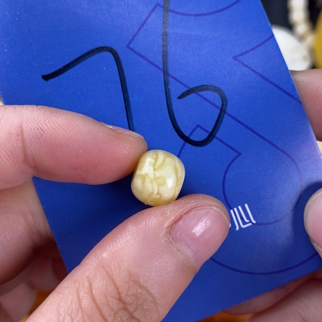 蜜蜡裸石未镶嵌￡蜜蜡