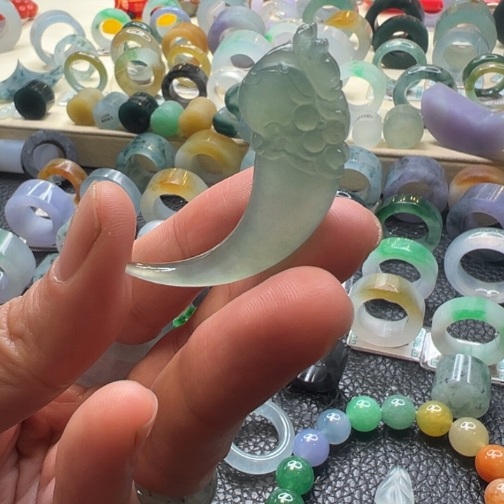 翡翠未镶嵌颈饰翡翠