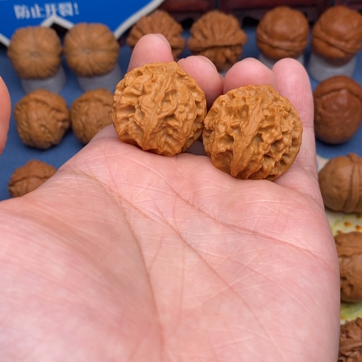 文玩核桃把件粗筋花王