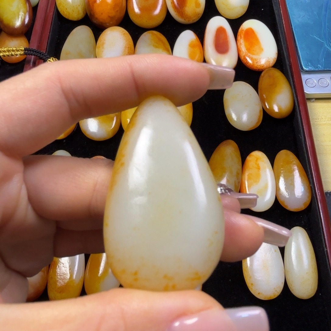 *****和田玉未镶嵌颈饰