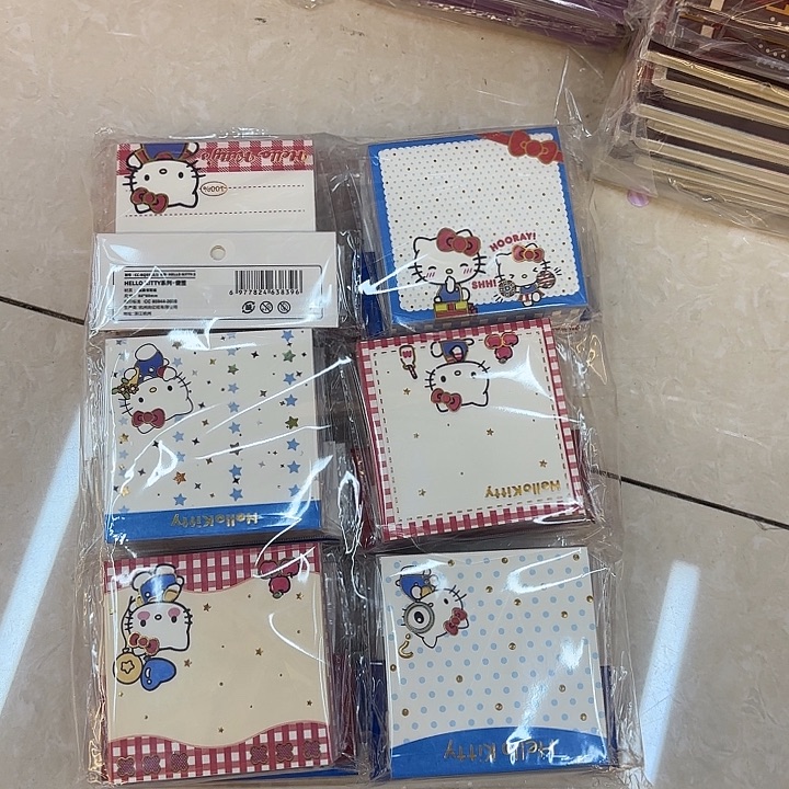 十二个装凯蒂猫标签贴