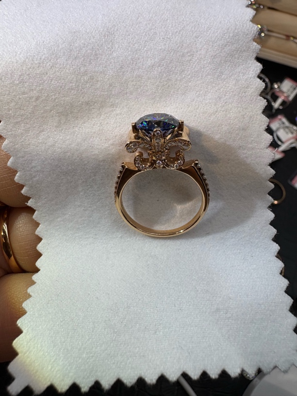 【合成/培育】3克拉设计款莫桑钻18k金