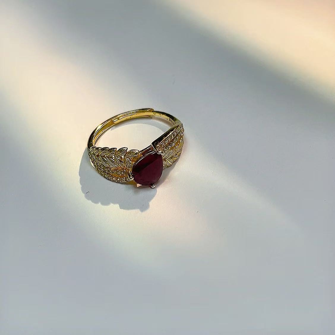 MOZHB234天然红宝石戒指水滴设计款S925银镶嵌-单颗约1.5克拉