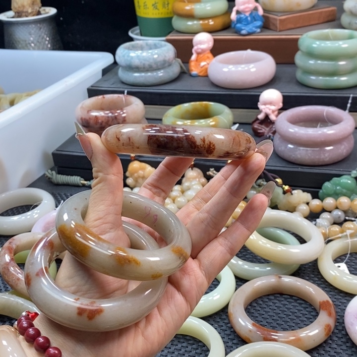 未镶嵌手镯石英岩玉