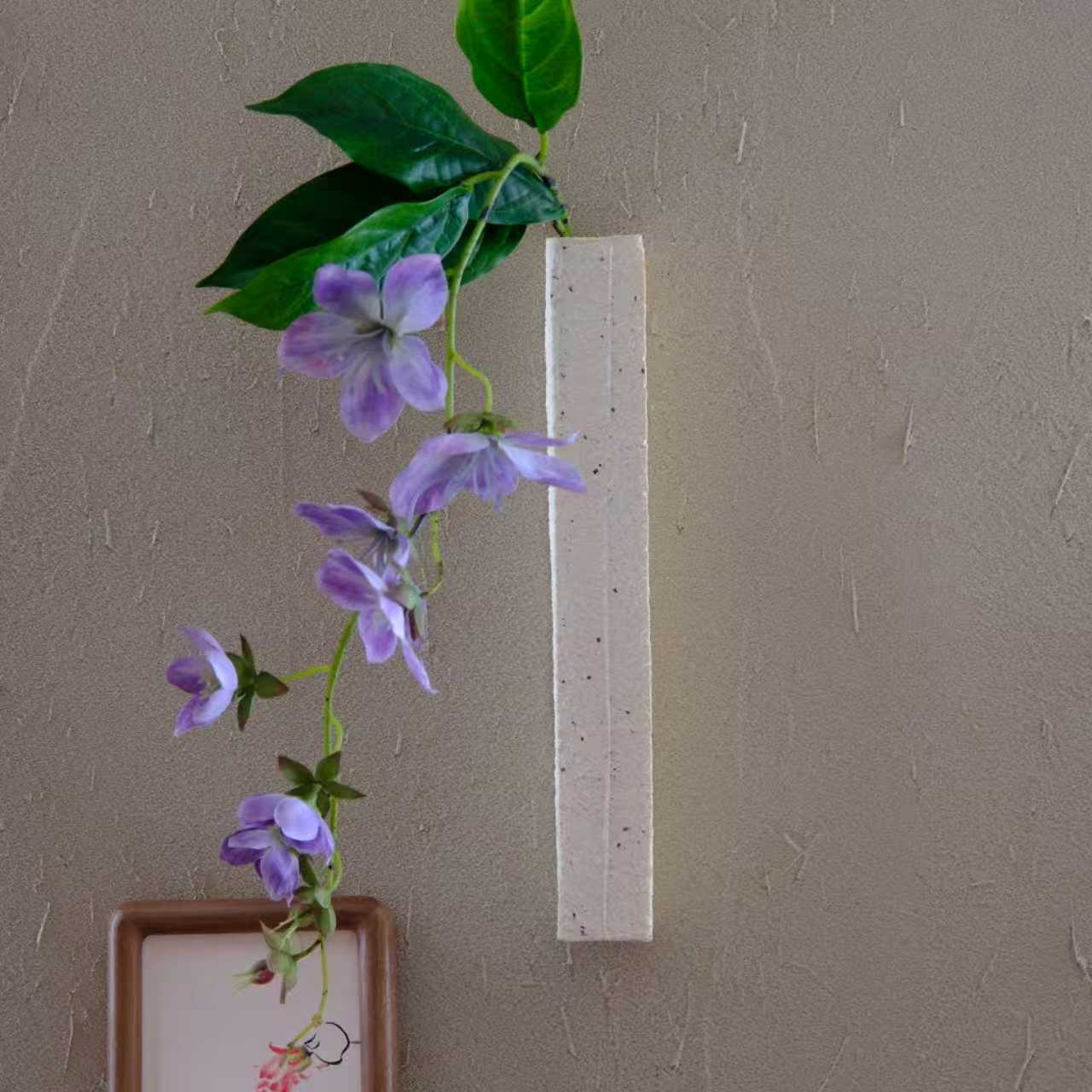 小喜宅 落苏白塔壁挂花器（高度约25cm）