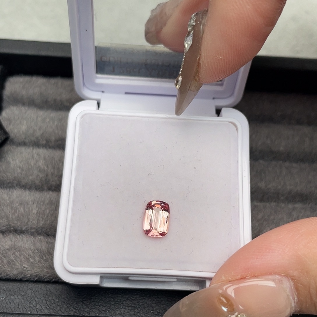 彩色蓝宝石裸石未镶嵌1.28无烧帕帕拉恰吉尔德稳定vb