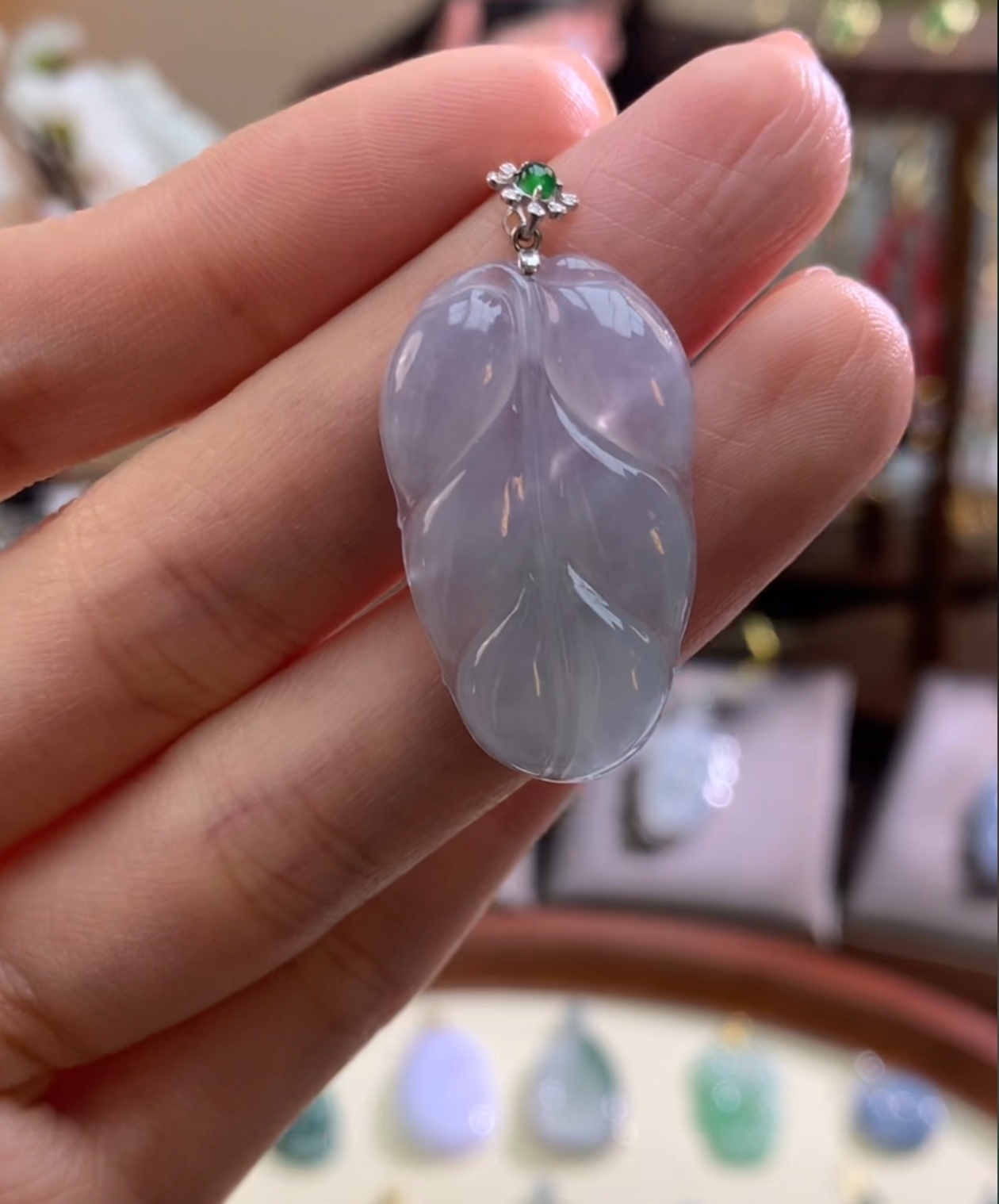 天然A货翡翠吊坠