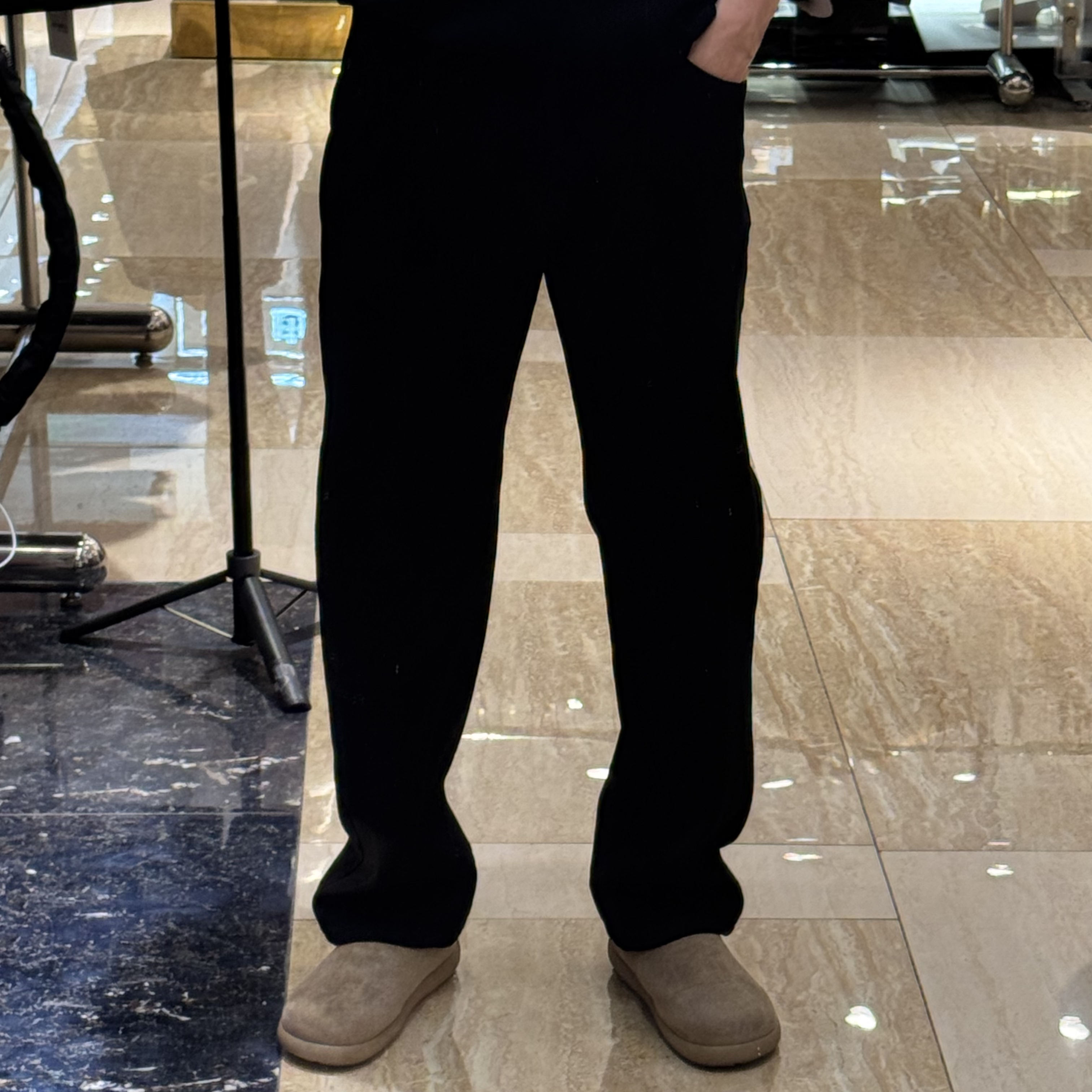 秋冬高克重直筒卫裤碳素磨毛无缝硬挺弯刀休闲百搭运动男长裤