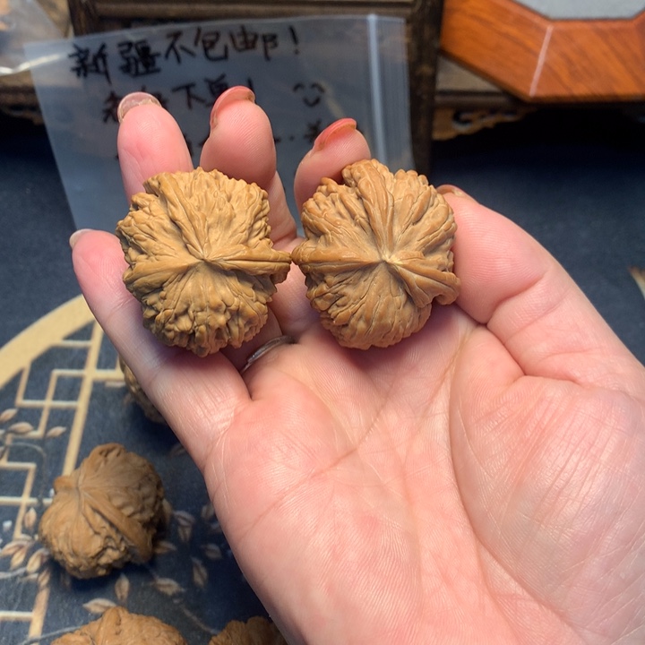 文玩核桃把件白狮子